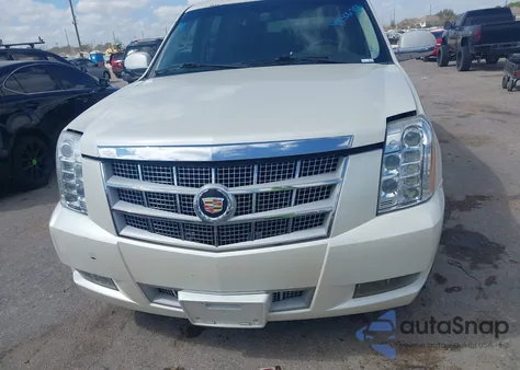 2007 Cadillac Escalade Standard z USA, uszkodzony, nr VIN 1GYFK63857R213020